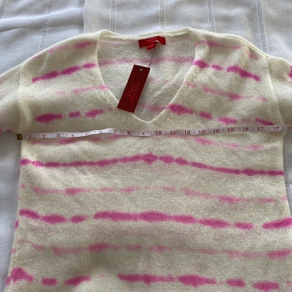 NWT Jennifer Lopez long cream and hot pink v-neck sweater. - Picture 5 of 10
